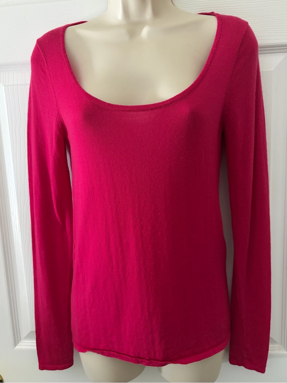 Dark Pink 100% Wool Lightweight Sweater • Women's Small